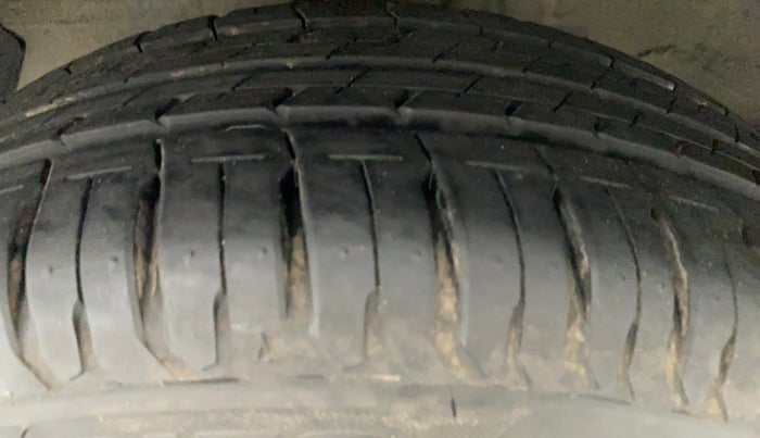 2011 Hyundai i20 SPORTZ (O) 1.2, Petrol, Manual, 43,824 km, Left Front Tyre Tread