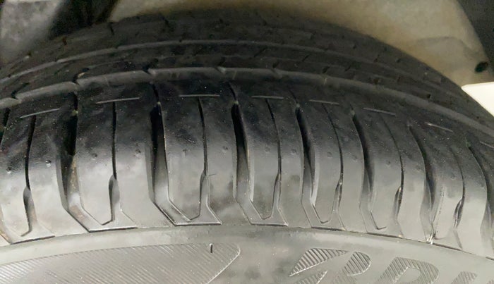 2011 Hyundai i20 SPORTZ (O) 1.2, Petrol, Manual, 43,824 km, Left Rear Tyre Tread