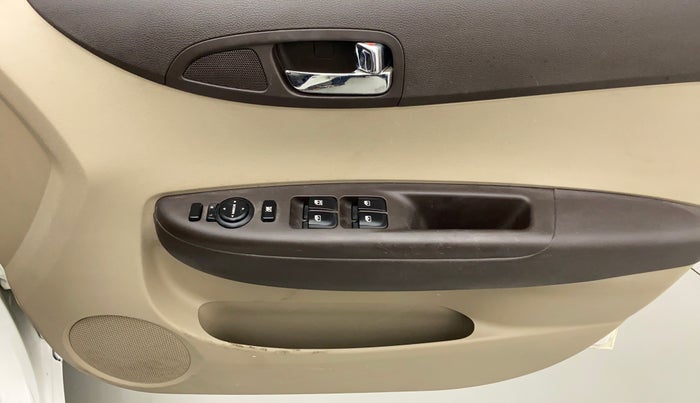 2011 Hyundai i20 SPORTZ (O) 1.2, Petrol, Manual, 43,824 km, Driver Side Door Panels Control