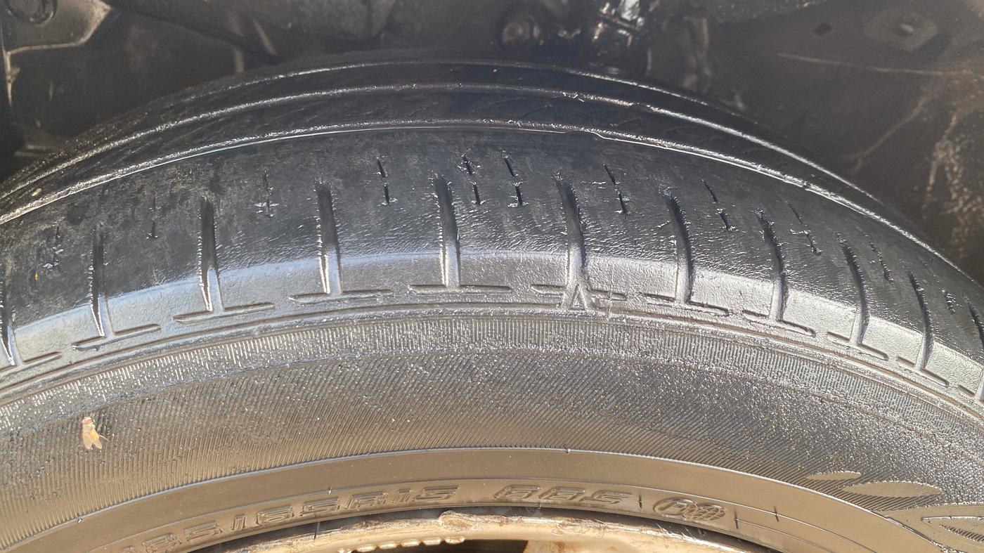 2016 Honda Jazz 1.2L I-VTEC V, CNG, Manual, 1,09,600 km, Left Front Tyre Tread