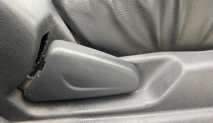 2016 Renault Kwid RXT 0.8, Petrol, Manual, 77,314 km, Driver Side Adjustment Panel