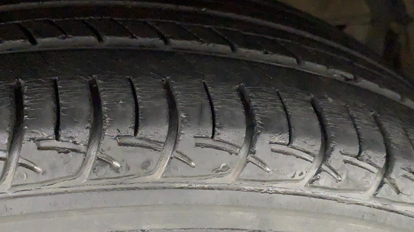2016 Maruti Baleno DELTA PETROL 1.2, Petrol, Manual, 51,468 km, Right Front Tyre Tread