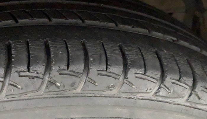 2016 Maruti Baleno DELTA PETROL 1.2, Petrol, Manual, 51,468 km, Right Front Tyre Tread