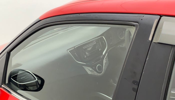 2016 Maruti Baleno DELTA PETROL 1.2, Petrol, Manual, 51,468 km, Front passenger door - Door visor damaged