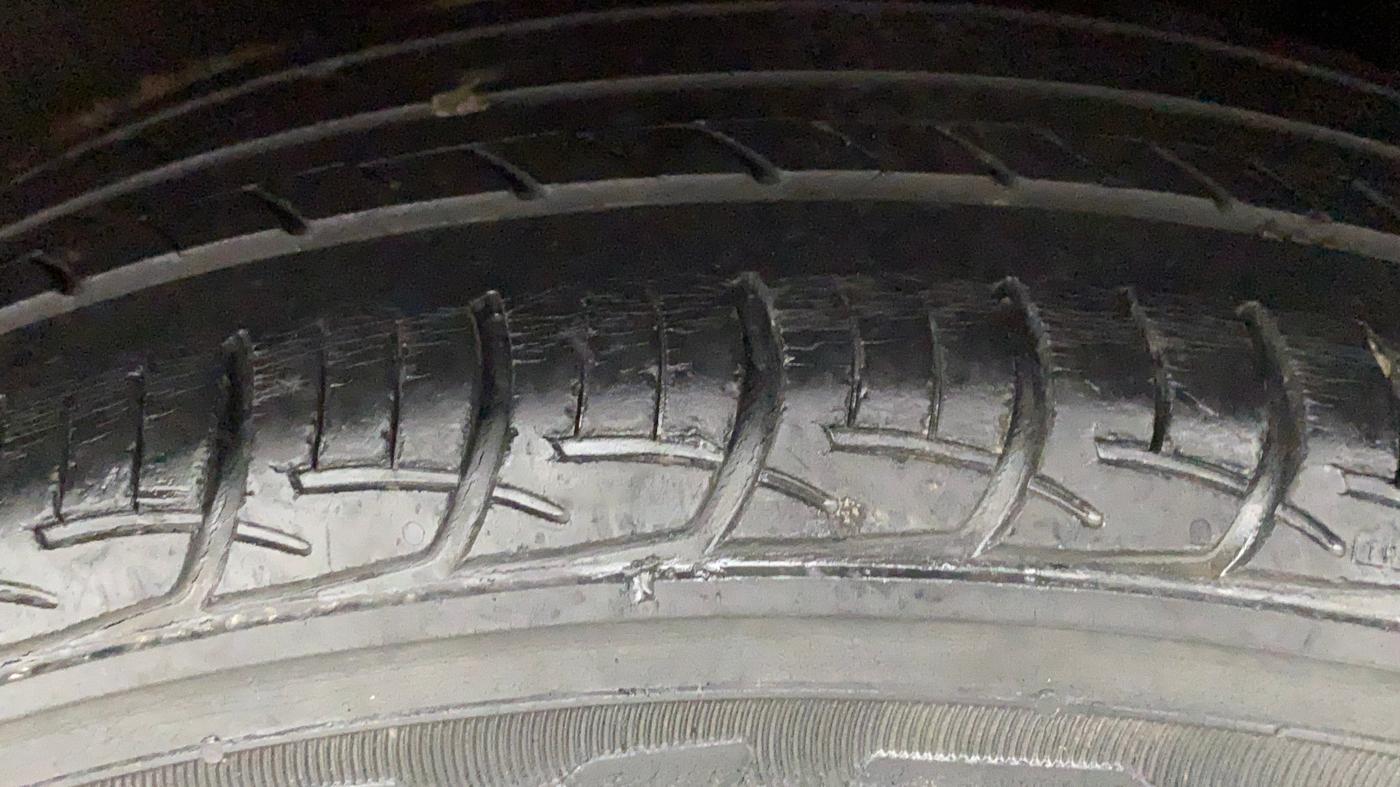 2016 Maruti Baleno DELTA PETROL 1.2, Petrol, Manual, 51,468 km, Left Rear Tyre Tread