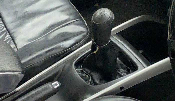 2016 Maruti Baleno DELTA PETROL 1.2, Petrol, Manual, 51,468 km, Gear lever - Boot cover slightly torn