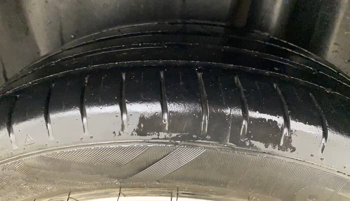 2017 Maruti Ciaz ALPHA 1.4 PETROL, Petrol, Manual, 68,757 km, Left Rear Tyre Tread
