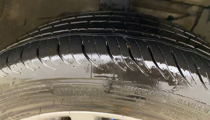2017 Maruti Ciaz ALPHA 1.4 PETROL, Petrol, Manual, 68,757 km, Right Front Tyre Tread