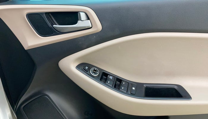 2018 Hyundai Elite i20 ASTA 1.2, CNG, Manual, 88,661 km, Driver Side Door Panels Control