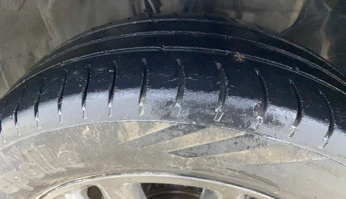 2018 Hyundai Elite i20 ASTA 1.2, CNG, Manual, 88,661 km, Right Front Tyre Tread