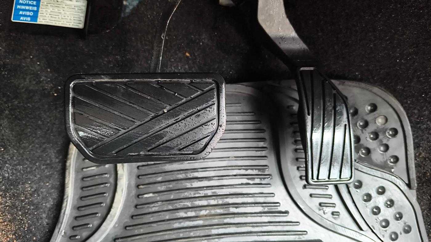 2020 Maruti Vitara Brezza VXI AT SHVS, Petrol, Automatic, 37,921 km, Pedals