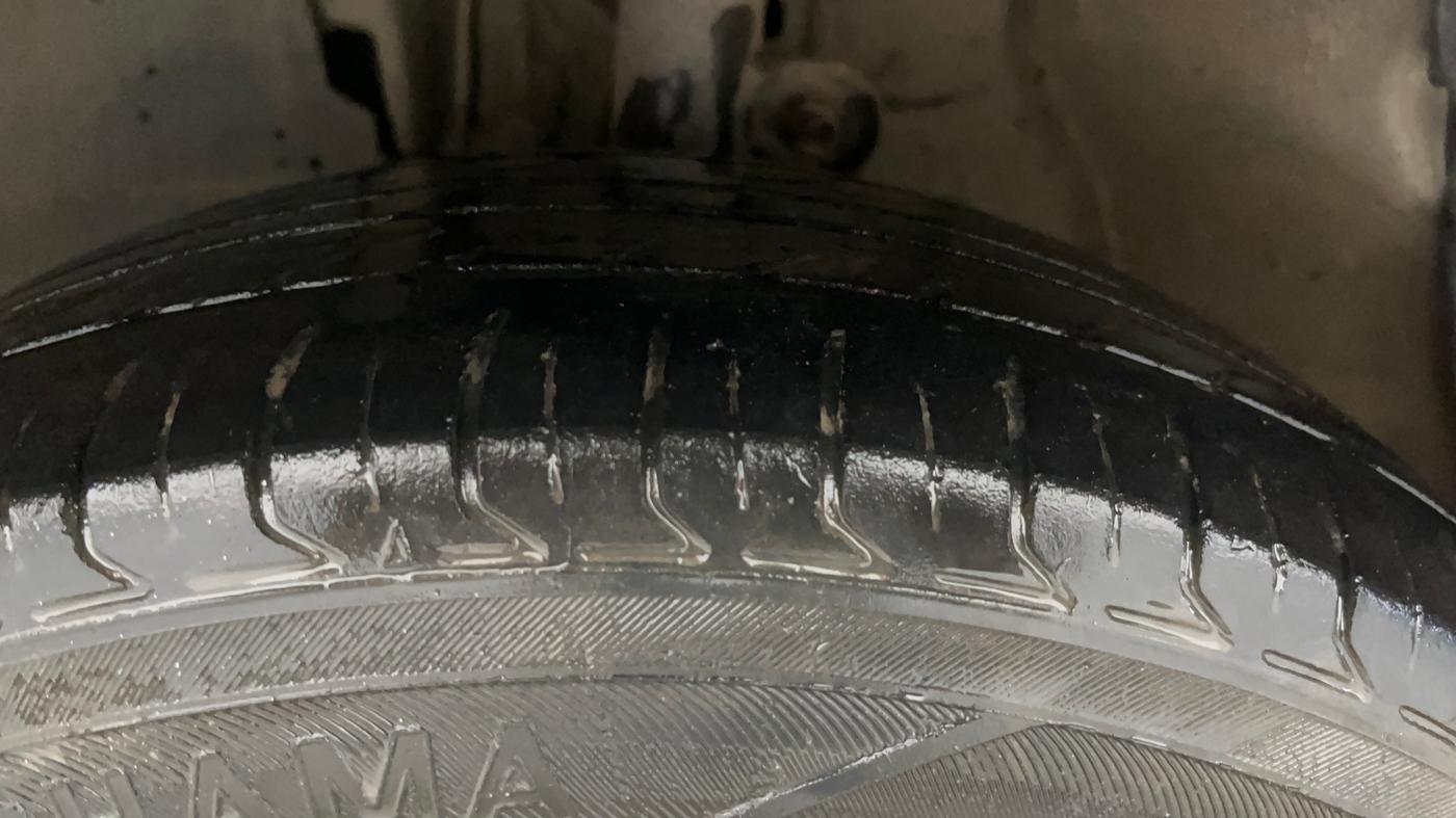2016 Mahindra Kuv100 K6 D 6 STR, Diesel, Manual, 88,529 km, Left Front Tyre Tread