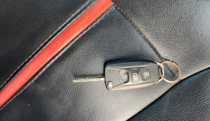 2020 Tata Tiago XZ PETROL, Petrol, Manual, 1,38,921 km, Key Close Up