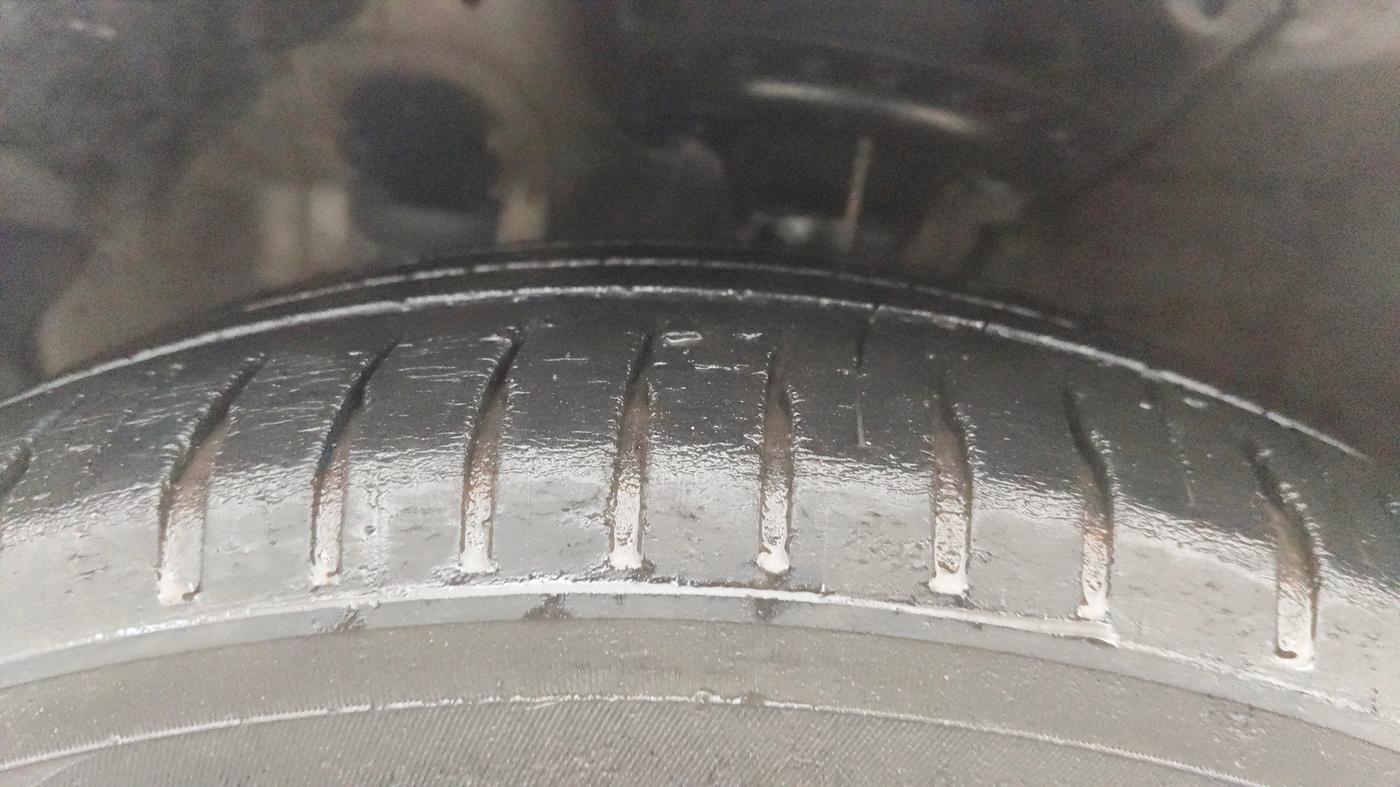 2013 Hyundai Verna FLUIDIC 1.6 VTVT SX OPT AT, Petrol, Automatic, 80,095 km, Left Front Tyre Tread