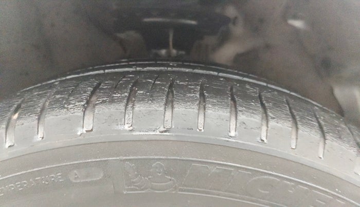 2013 Hyundai Verna FLUIDIC 1.6 VTVT SX OPT AT, Petrol, Automatic, 80,075 km, Right Front Tyre Tread