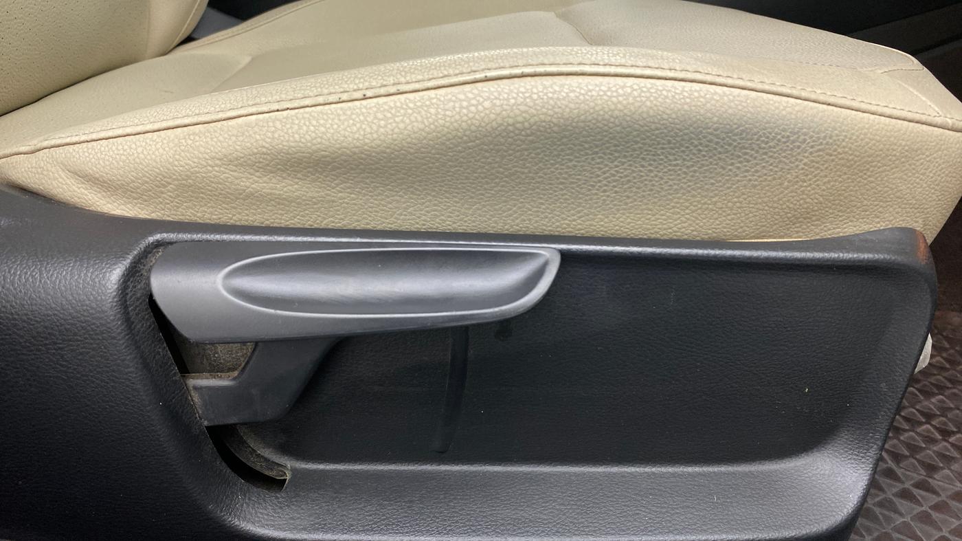 2018 Skoda Rapid STYLE 1.5 TDI AT, Diesel, Automatic, 71,875 km, Driver Side Adjustment Panel
