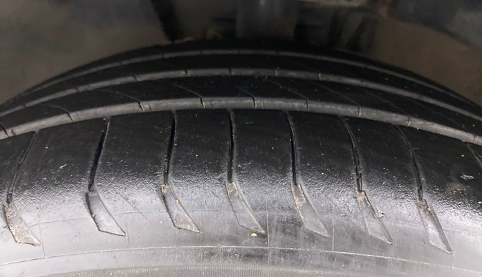 2018 Skoda Rapid STYLE 1.5 TDI AT, Diesel, Automatic, 71,875 km, Left Front Tyre Tread