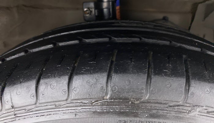 2016 Maruti Ciaz VDI+ SHVS, Diesel, Manual, 97,360 km, Right Front Tyre Tread