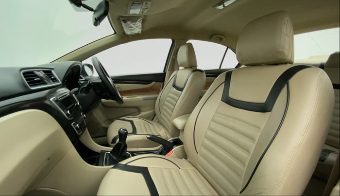 2016 Maruti Ciaz VDI+ SHVS, Diesel, Manual, 97,360 km, Right Side Front Door Cabin