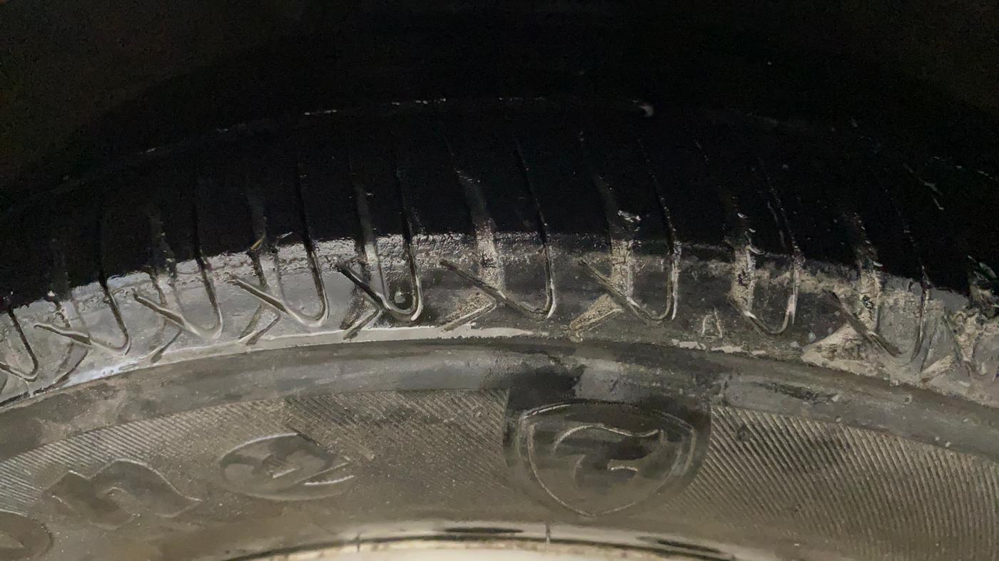 2014 Hyundai i10 MAGNA 1.1, CNG, Manual, 66,696 km, Right Front Tyre Tread