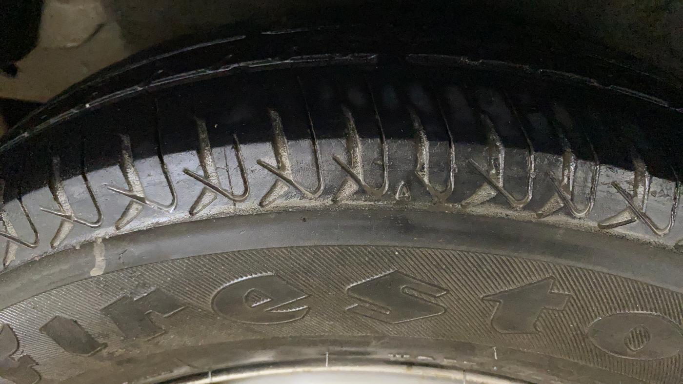 2014 Hyundai i10 MAGNA 1.1, CNG, Manual, 66,696 km, Right Rear Tyre Tread