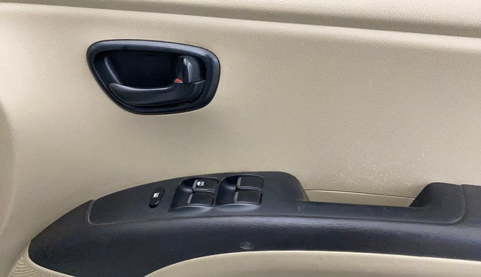 2014 Hyundai i10 MAGNA 1.1, CNG, Manual, 66,610 km, Driver Side Door Panels Control