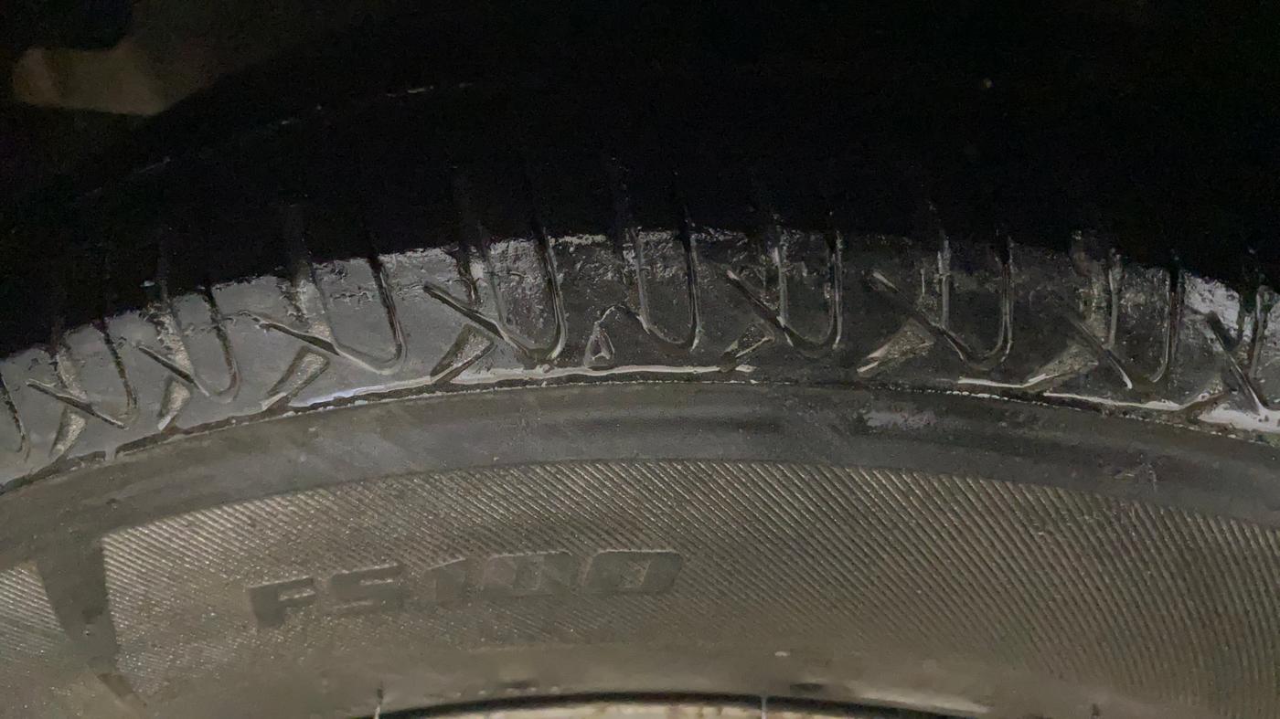 2014 Hyundai i10 MAGNA 1.1, CNG, Manual, 66,696 km, Left Front Tyre Tread