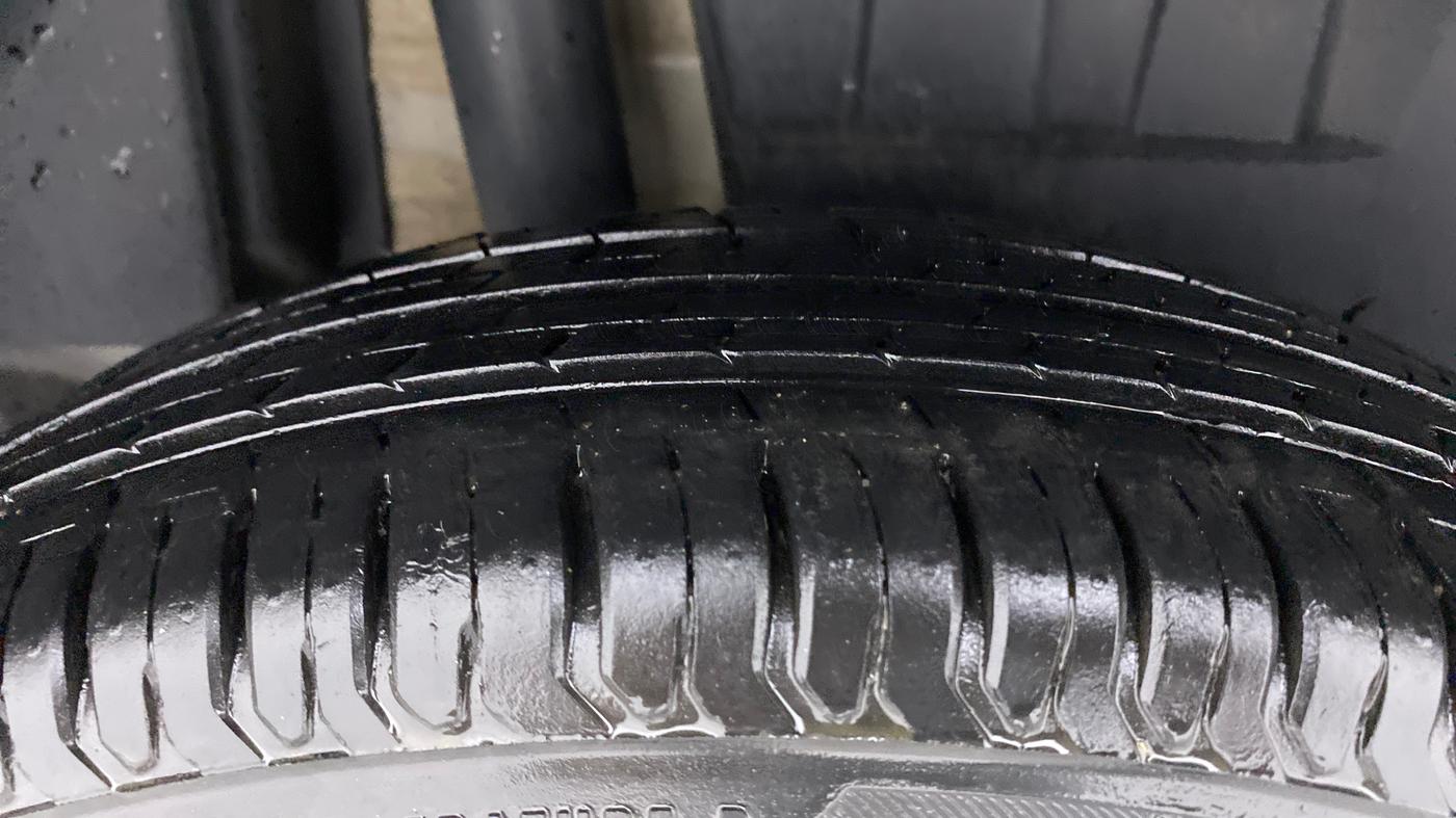2019 Maruti Dzire VXI AMT, Petrol, Automatic, 24,166 km, Right Rear Tyre Tread