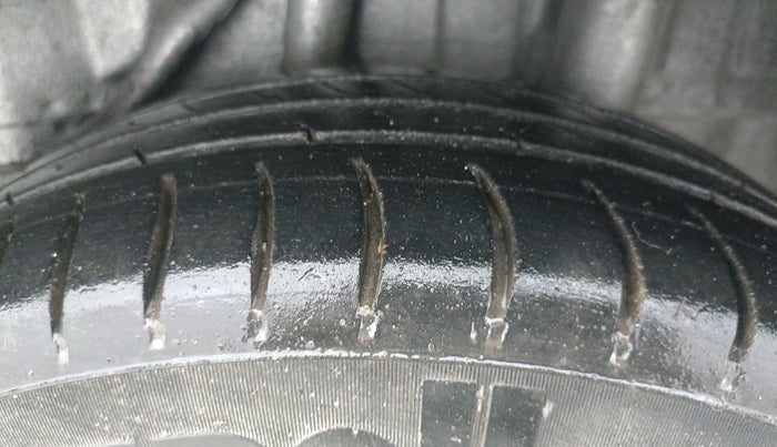 2017 Honda Brio VX MT, Petrol, Manual, 57,548 km, Left Rear Tyre Tread