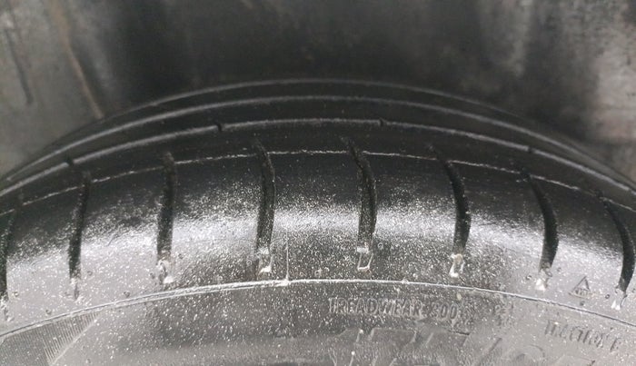 2017 Honda Brio VX MT, Petrol, Manual, 57,548 km, Right Rear Tyre Tread