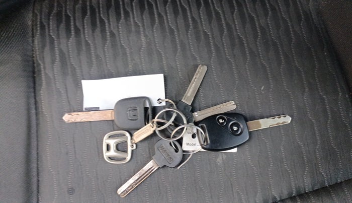 2017 Honda Brio VX MT, Petrol, Manual, 57,548 km, Key Close Up