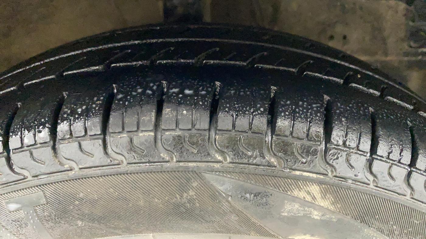 2017 Hyundai Eon ERA +, Petrol, Manual, 74,366 km, Right Front Tyre Tread