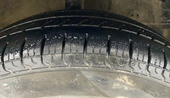 2017 Hyundai Eon ERA +, Petrol, Manual, 74,366 km, Right Front Tyre Tread