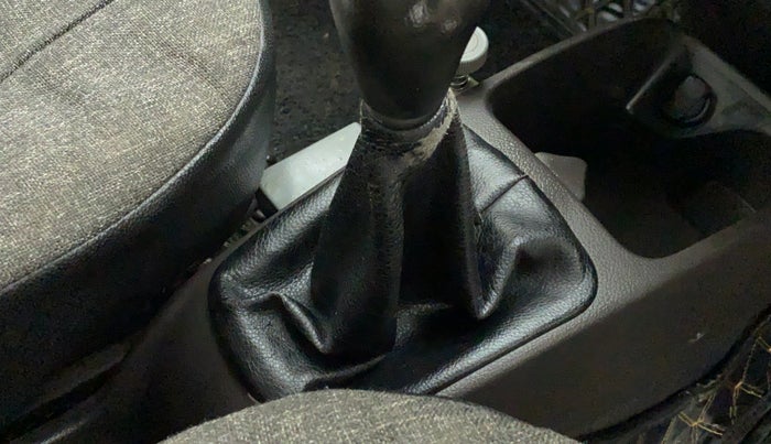 2017 Hyundai Eon ERA +, Petrol, Manual, 74,366 km, Gear lever - Boot cover slightly torn