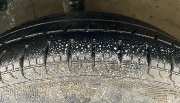 2017 Hyundai Eon ERA +, Petrol, Manual, 74,366 km, Left Front Tyre Tread