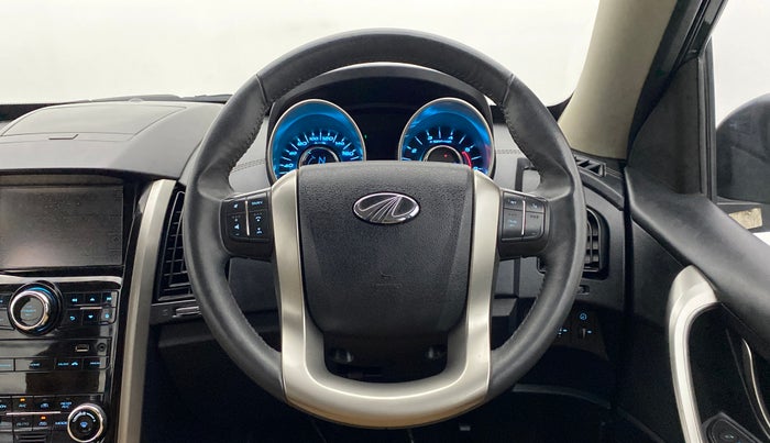 2018 Mahindra XUV500 W11 (O), Diesel, Manual, 41,028 km, Steering Wheel Close Up