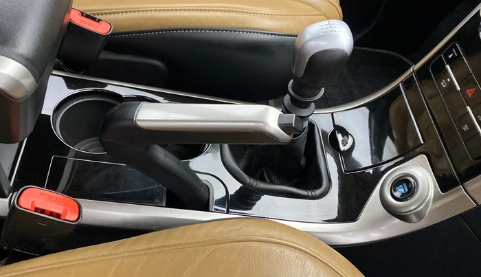 2018 Mahindra XUV500 W11 (O), Diesel, Manual, 41,028 km, Gear Lever