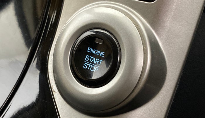 2018 Mahindra XUV500 W11 (O), Diesel, Manual, 41,028 km, Keyless Start/ Stop Button
