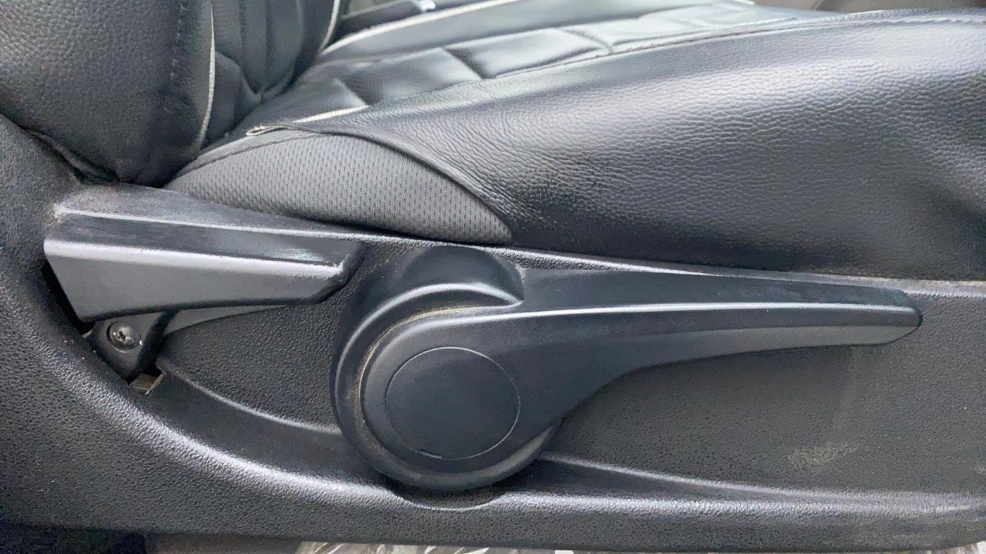 2017 Tata Tiago XZA 1.2 REVOTRON, Petrol, Automatic, 73,416 km, Driver Side Adjustment Panel
