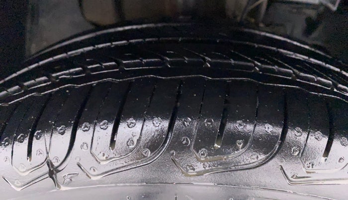 2017 Tata Tiago XZA 1.2 REVOTRON, Petrol, Automatic, 73,416 km, Right Front Tyre Tread