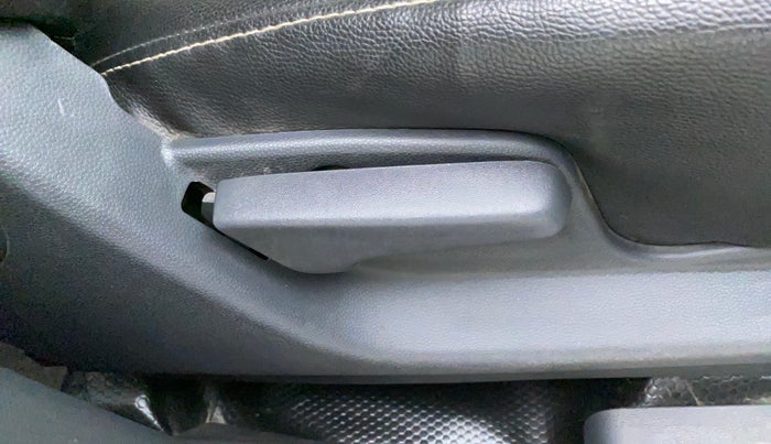 2013 Maruti Ritz VXI, Petrol, Manual, 26,985 km, Driver seat - Seat adjuster lever broken but working