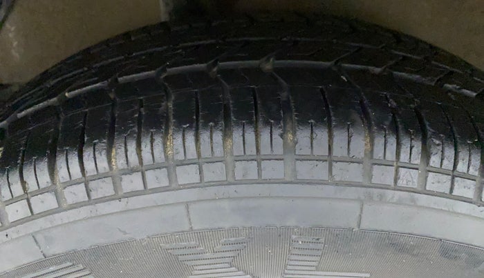 2013 Maruti Ritz VXI, Petrol, Manual, 26,985 km, Right Rear Tyre Tread
