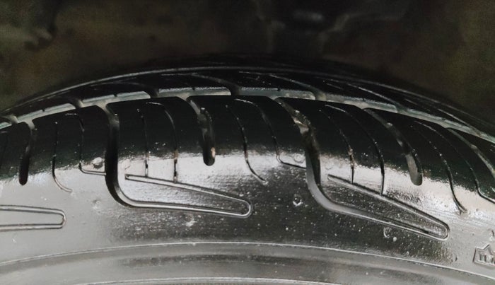 2017 Maruti Celerio VXI CNG, CNG, Manual, 86,031 km, Left Front Tyre Tread