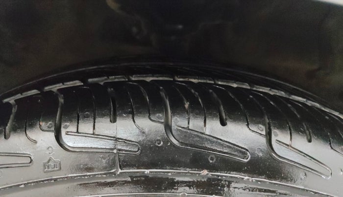 2017 Maruti Celerio VXI CNG, CNG, Manual, 86,031 km, Right Front Tyre Tread