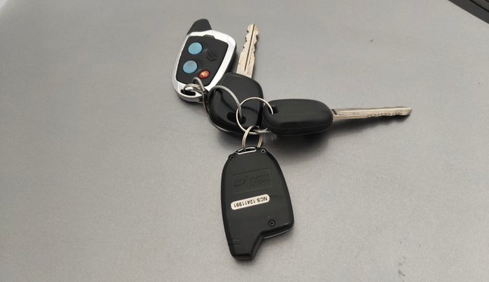 2017 Maruti Celerio VXI CNG, CNG, Manual, 86,031 km, Key Close Up