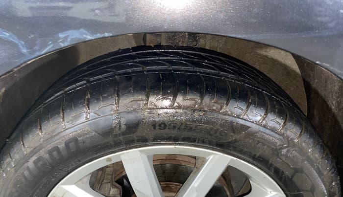 2018 Volkswagen Polo HIGHLINE PLUS 1.0 16 ALLOY, Petrol, Manual, 70,793 km, Left Front Tyre Tread