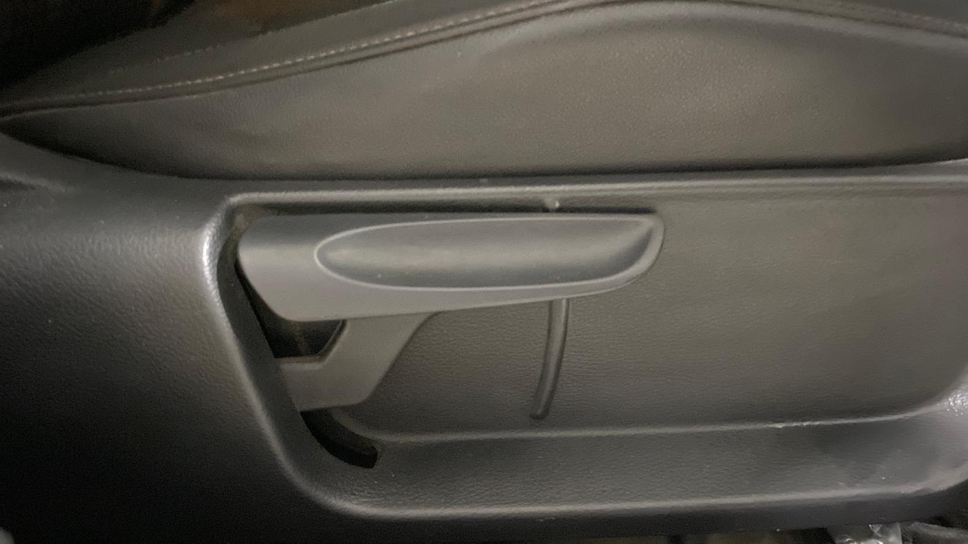 2018 Volkswagen Polo HIGHLINE PLUS 1.0 16 ALLOY, Petrol, Manual, 70,870 km, Driver Side Adjustment Panel