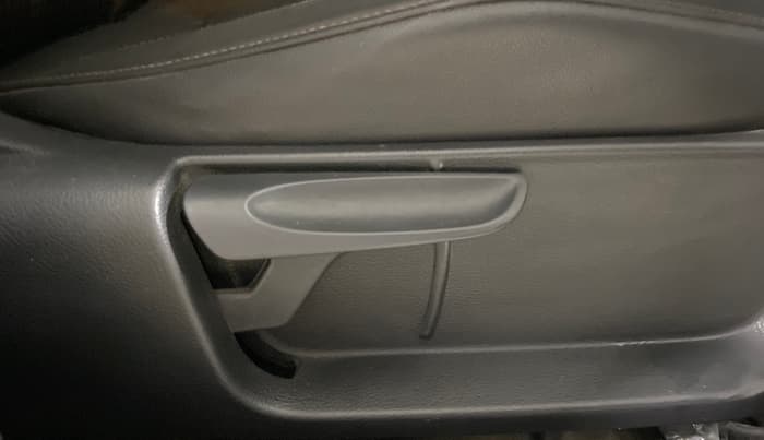 2018 Volkswagen Polo HIGHLINE PLUS 1.0 16 ALLOY, Petrol, Manual, 70,793 km, Driver Side Adjustment Panel