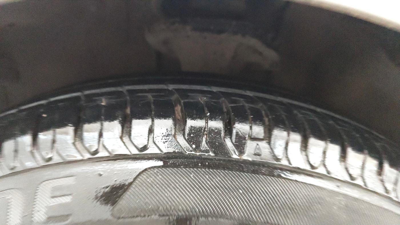 2013 Hyundai i10 ASTA 1.2, Petrol, Manual, 56,463 km, Left Front Tyre Tread