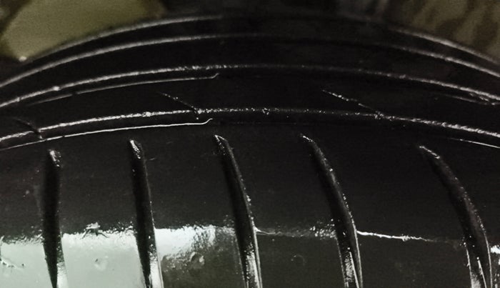 2018 Maruti Dzire ZXI, Petrol, Manual, 1,20,493 km, Left Front Tyre Tread